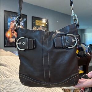 Coach Soho Leather Hobo Bag F05S-1452 Dark Brown Buckle Flap Shoulder Purse Y2K